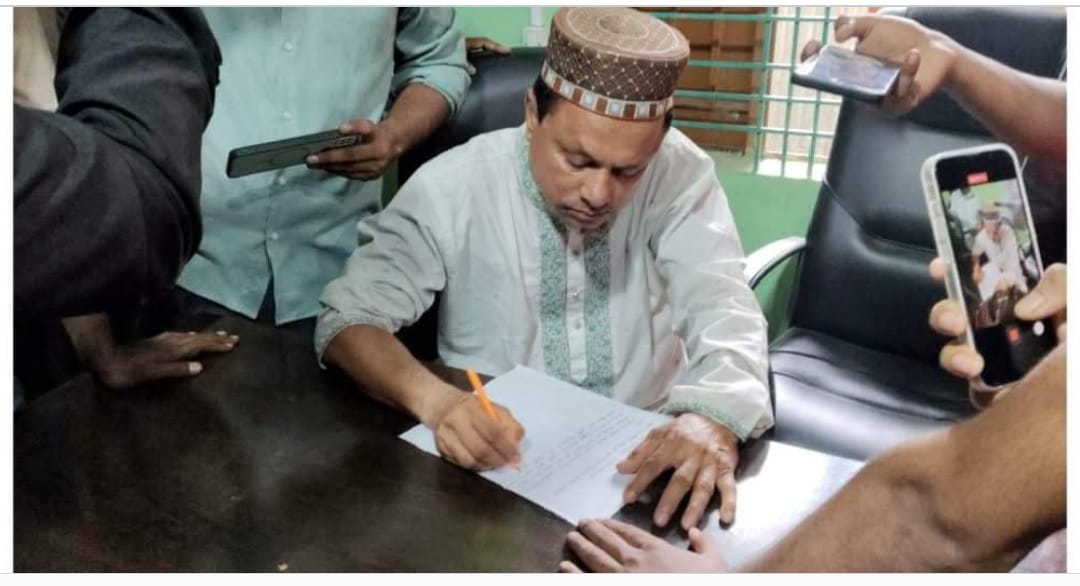 রাজারহাটে আন্দোলনকারীর তোপে ইস্তফা দিলেন ভারপ্রাপ্ত অধ্যক্ষ 